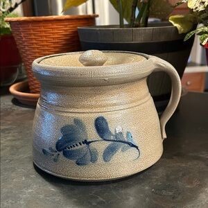 Rowe Pottery 2002 Historical Bean Pot With Lid- Flower Pattern